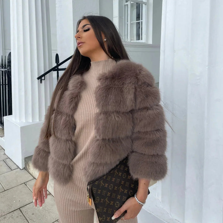 Chic Und Stil | Warm Short Fluffy Jacket Faux Fur Coat for Women