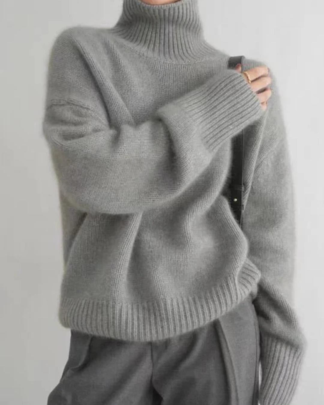 Lune London | Luxurious Cashmere Turtleneck Sweater for Women Amelia