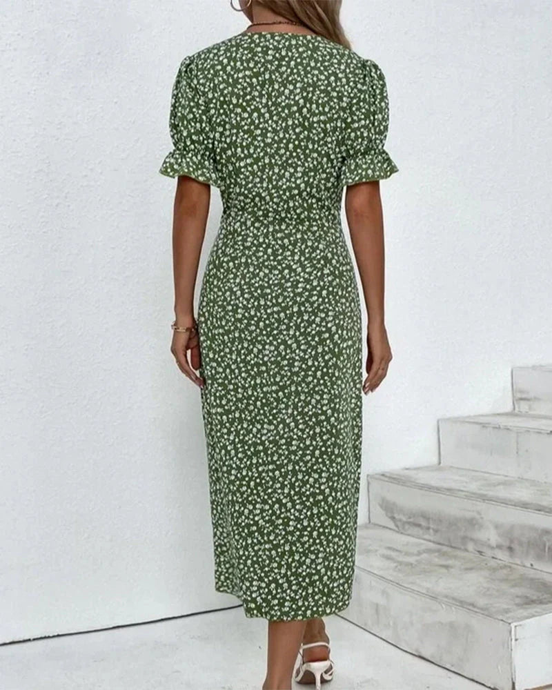 Chic und Stil | Floral Dress with V-Neck