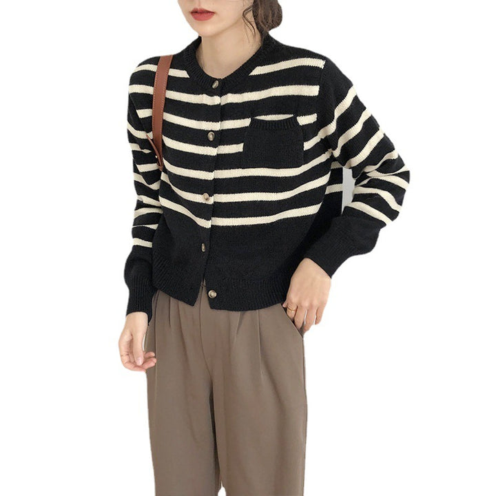Ladies cardigan with chic and stylish stripe pattern