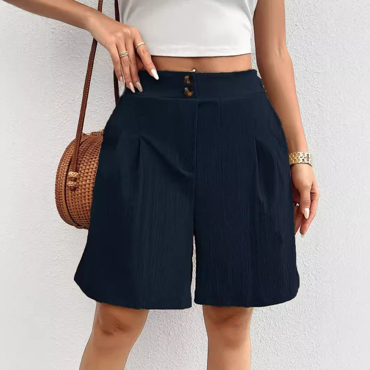Lune London Elegant women's shorts with button closure and pleated design