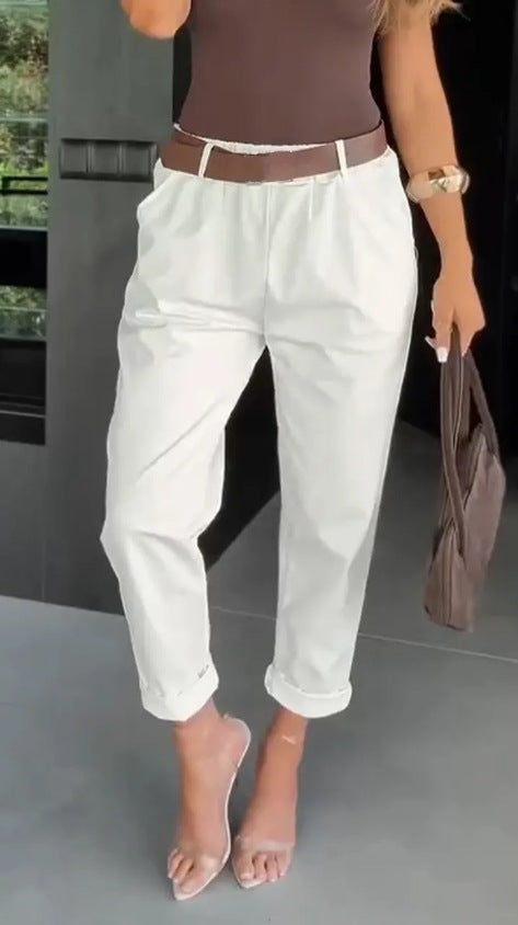Pantalons chino modernes pour femmes avec taille élastique et jambes larges Chic & Stil
