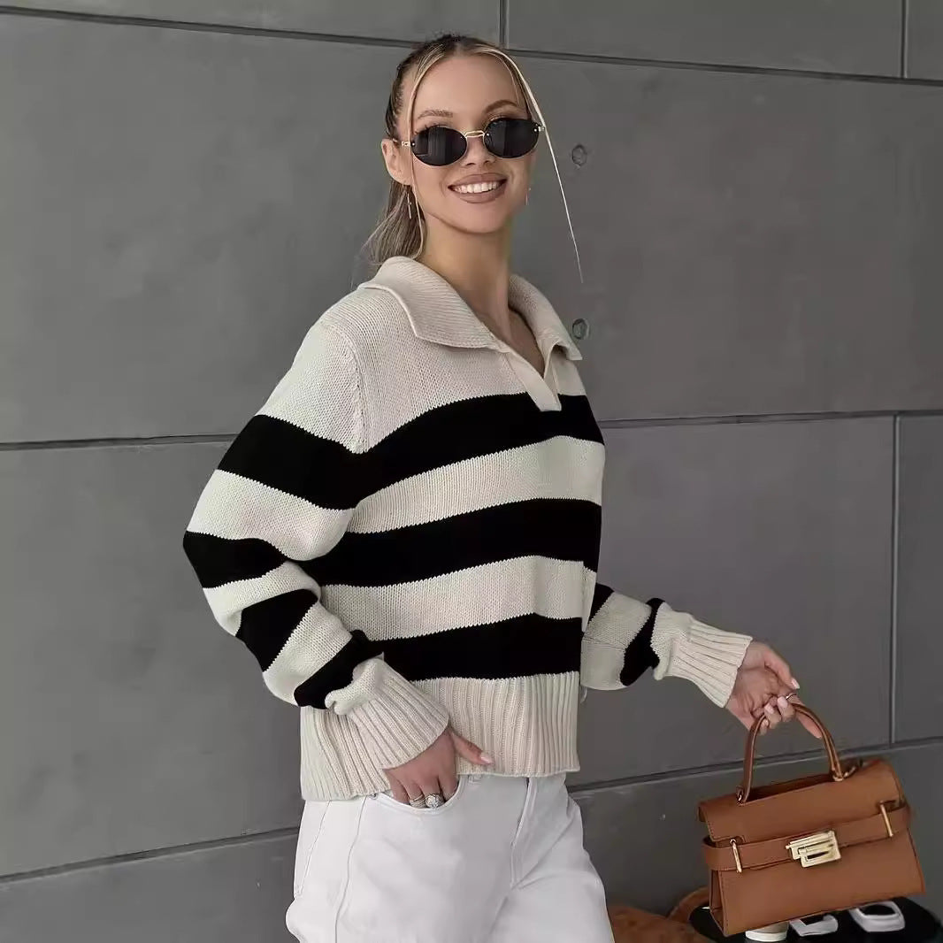 Pull sportif pour femmes avec motif rayé et col Chic & Stil