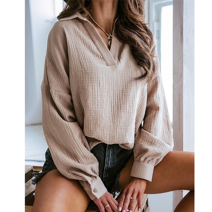 Casual women's blouse with V-neck and raglan sleeves Lune London