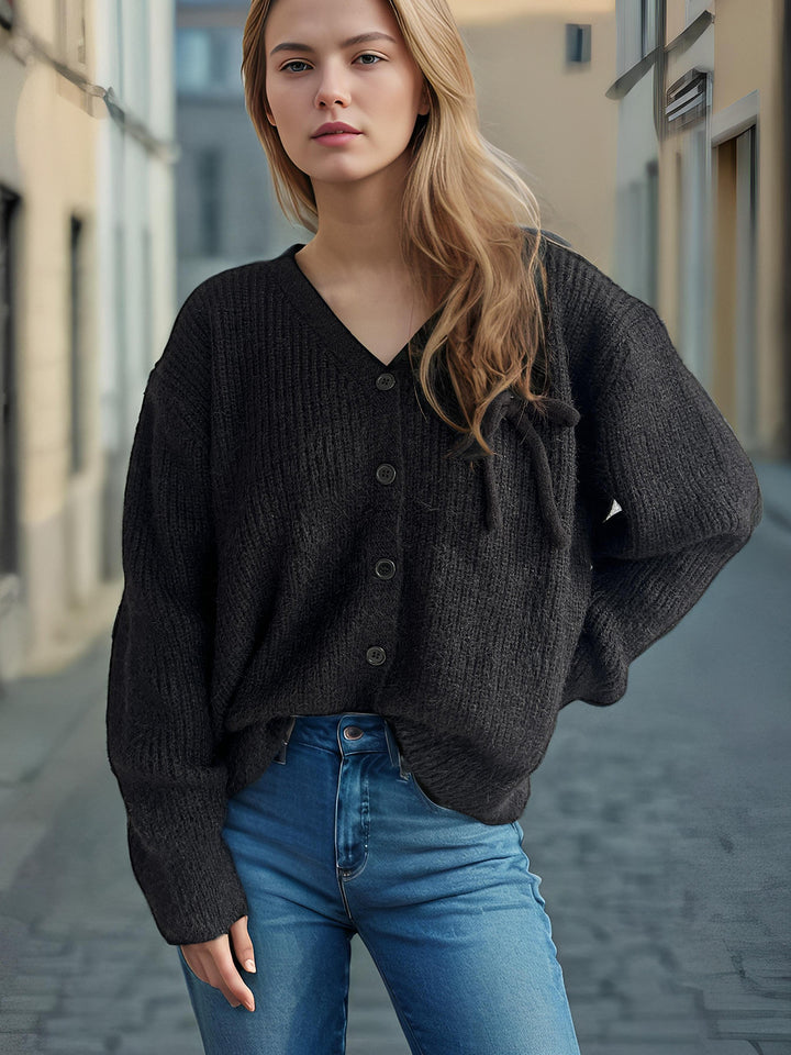 Cardigan en tricot confortable pour femmes avec une texture fine et des détails de boutons décoratifs Chic & Stil