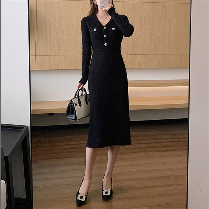 Elegant maxi dress for women with V-neck and button details Lune London