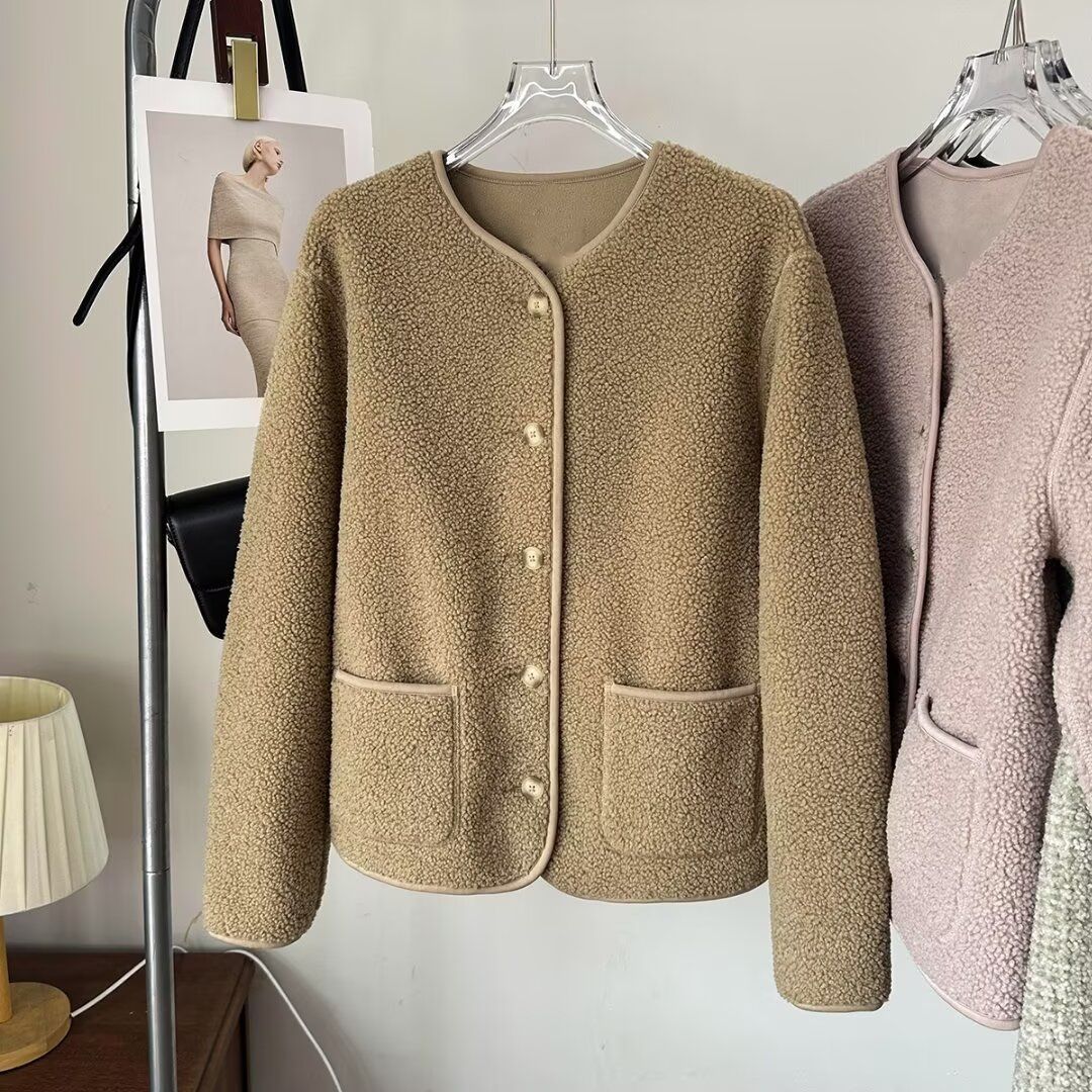 Cardigan à la mode pour femmes avec détails de boutons et poches pratiques Chic & Stil