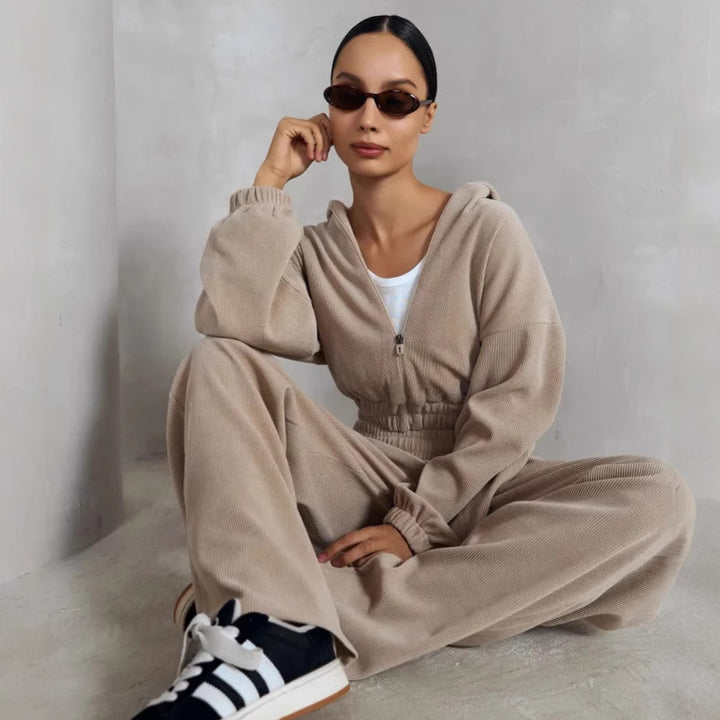 Cropped sweatshirt jacket for women with high collar and elastic waist Lune London