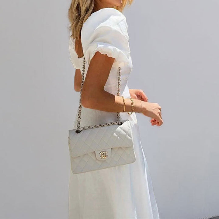 Robe maxi pour femmes avec un design clé sophistiqué et des manches puff volumineuses Chic & Stil