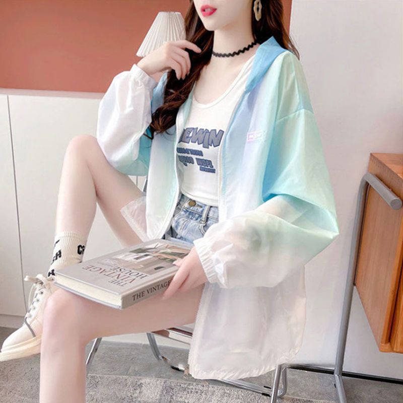 Veste de transition tendance pour femmes avec capuche généreuse et design dégradé Chic & Stil