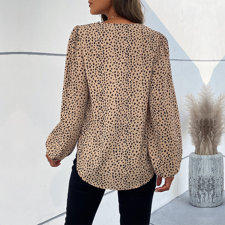 Blouse for women with puff sleeves and a modern leopard print Lune London