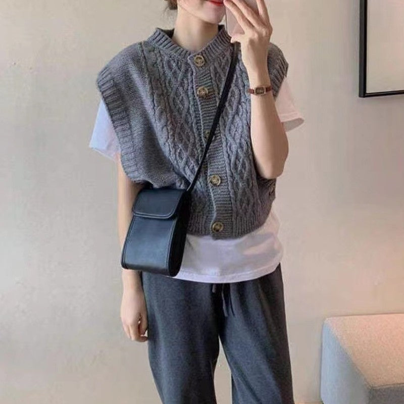Pull en tricot pour femmes avec patte de boutonnage et motif en relief Chic & Stil