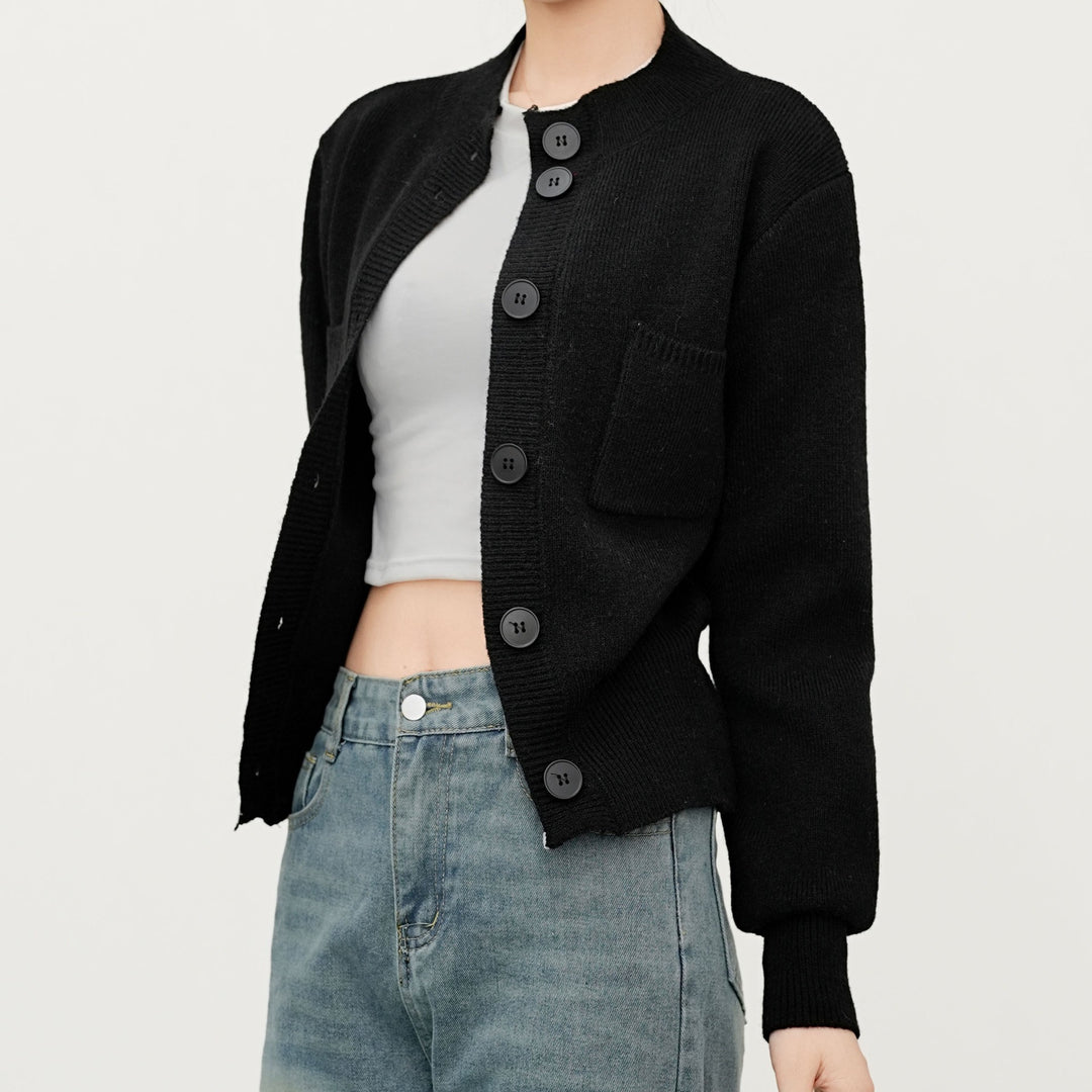 Cardigan pour femmes avec détails de boutons et poches pratiques Chic & Stil