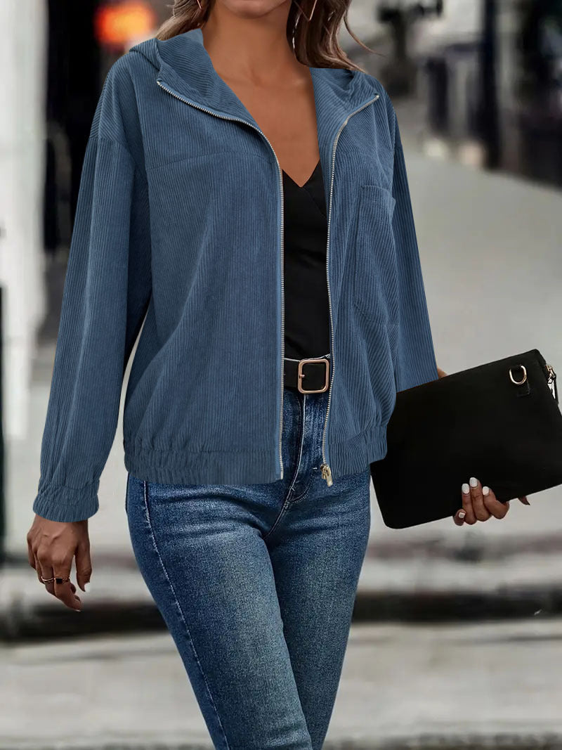 Cropped hooded jacket for women in high-quality corduroy fabric with practical pockets and elastic cuffs Lune London
