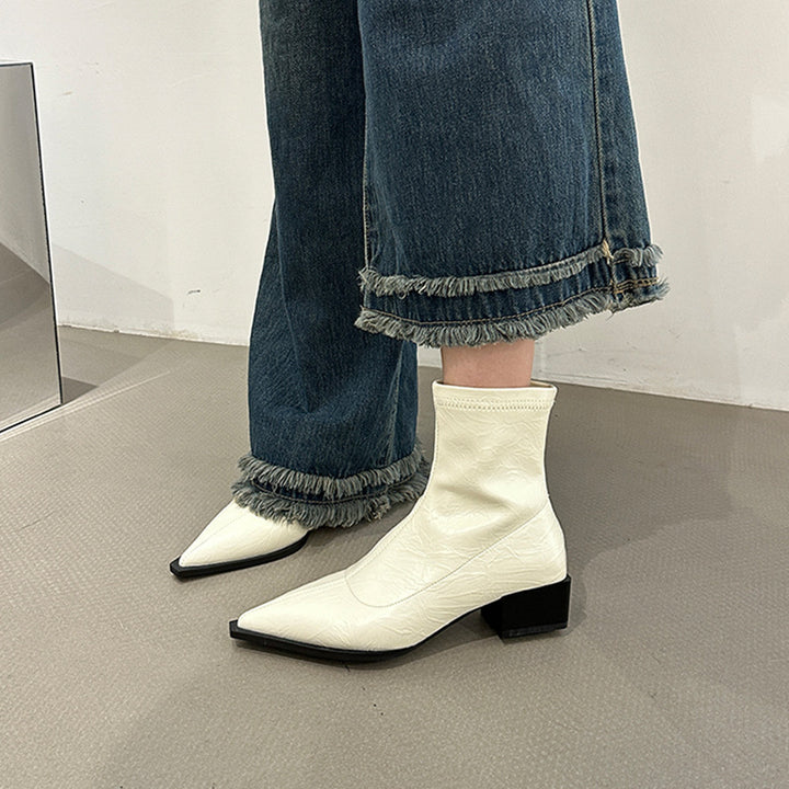 Elegant boots for ladies with pointed toe and square heel Lune London