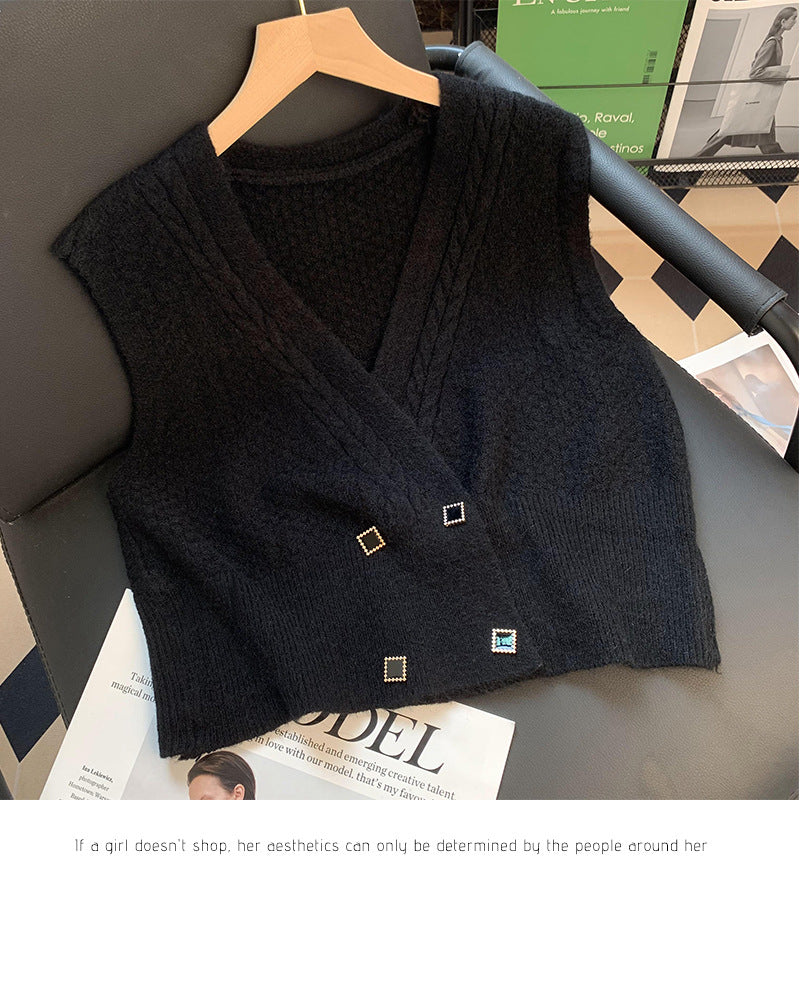 Gilet tricoté pour femmes avec un motif en câble moderne et des détails de bouton élégants Chic & Stil