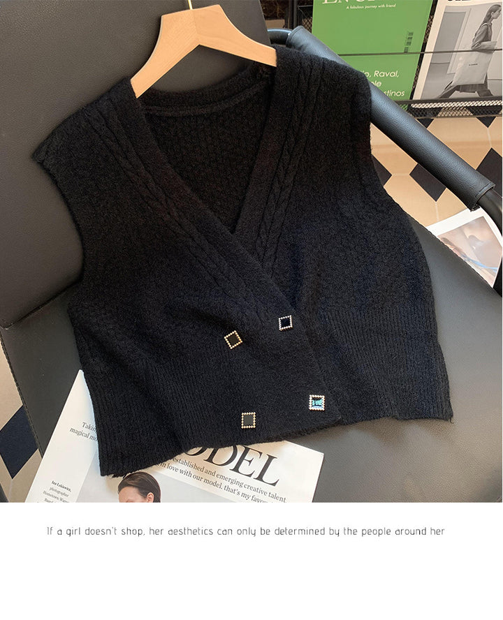 Gilet tricoté pour femmes avec un motif en câble moderne et des détails de bouton élégants Chic & Stil