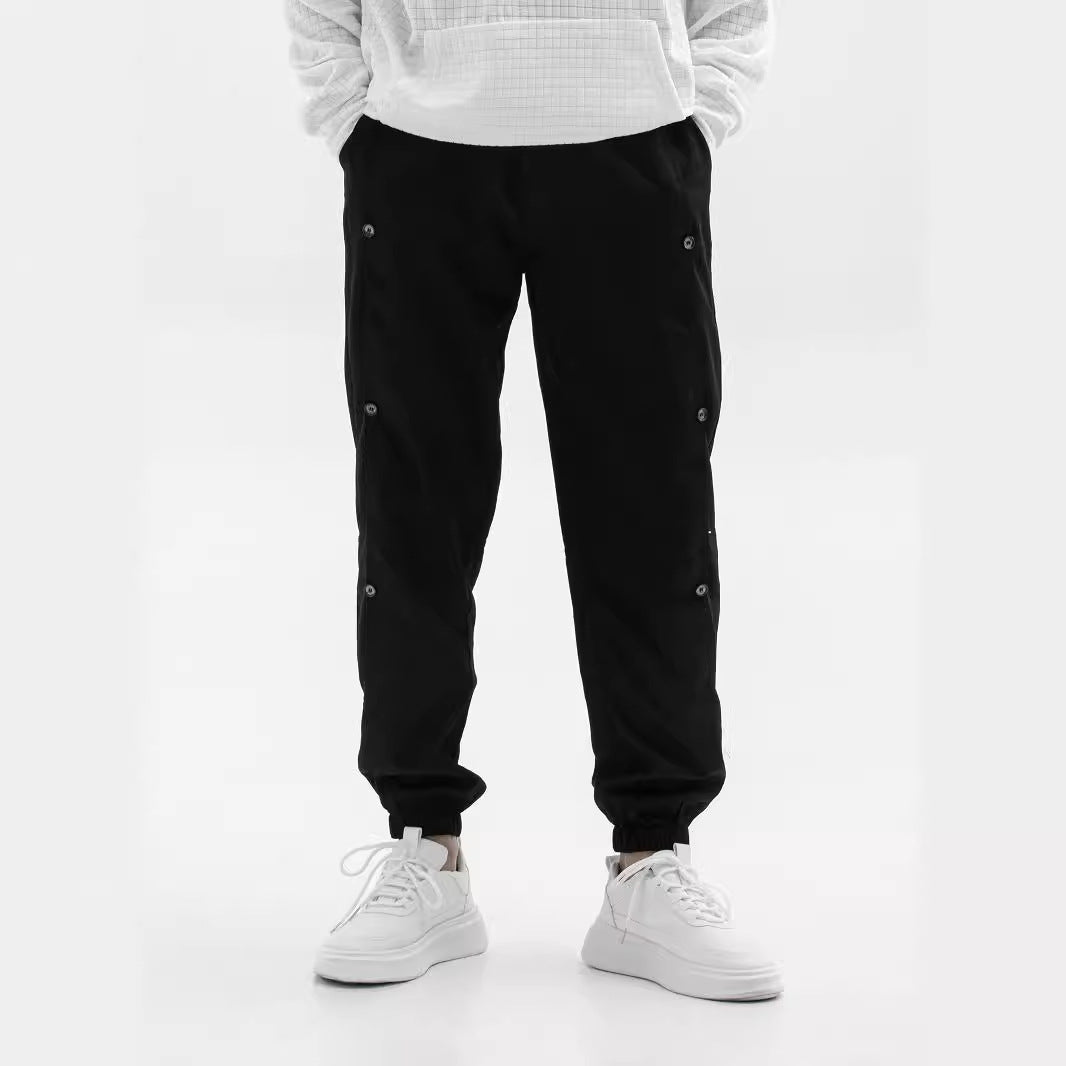 Men Stylish cargo pants with practical buttons and elastic waist Lune London