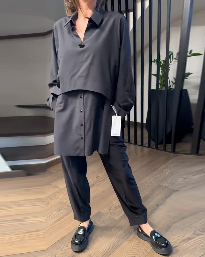 Costume décontracté pour femmes en deux pièces avec blouse et pantalon à la mode Chic & Stil