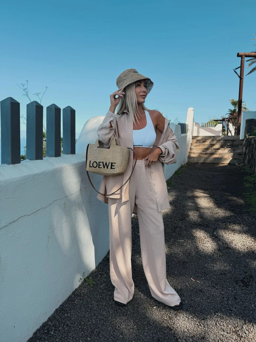 Women's elegant set made from light, flowing fabric with a loose fit Chic & Stil