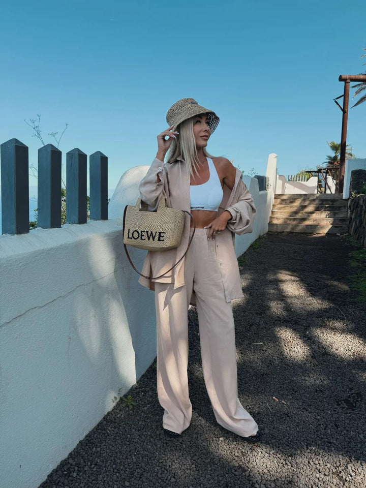 Women's elegant set made from light, flowing fabric with a loose fit Chic & Stil