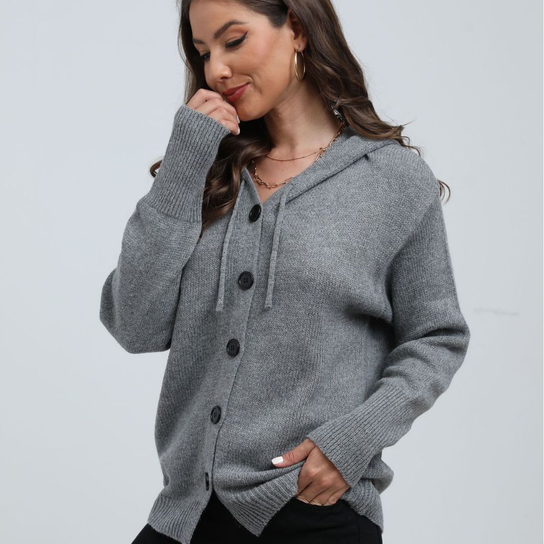Cardigan pour femmes en tricot confortable avec capuche et détails de bouton pratiques Chic & Stil