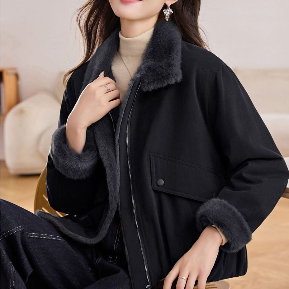 Veste matelassée chaude pour femmes avec col duveteux et poches pratiques Chic & Stil