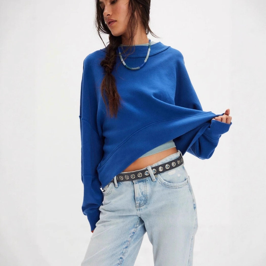 Casual sweatshirt for women with a sleek cut and dropped shoulders Lune London