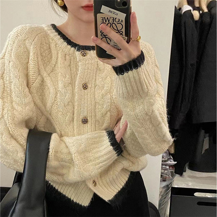 Cardigan en chunky knit pour femmes avec motif en câble décoratif et boutons élégants Chic & Stil