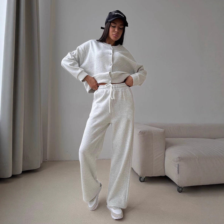 Comfortable lounge set for women with button details and elastic cuffs Lune London