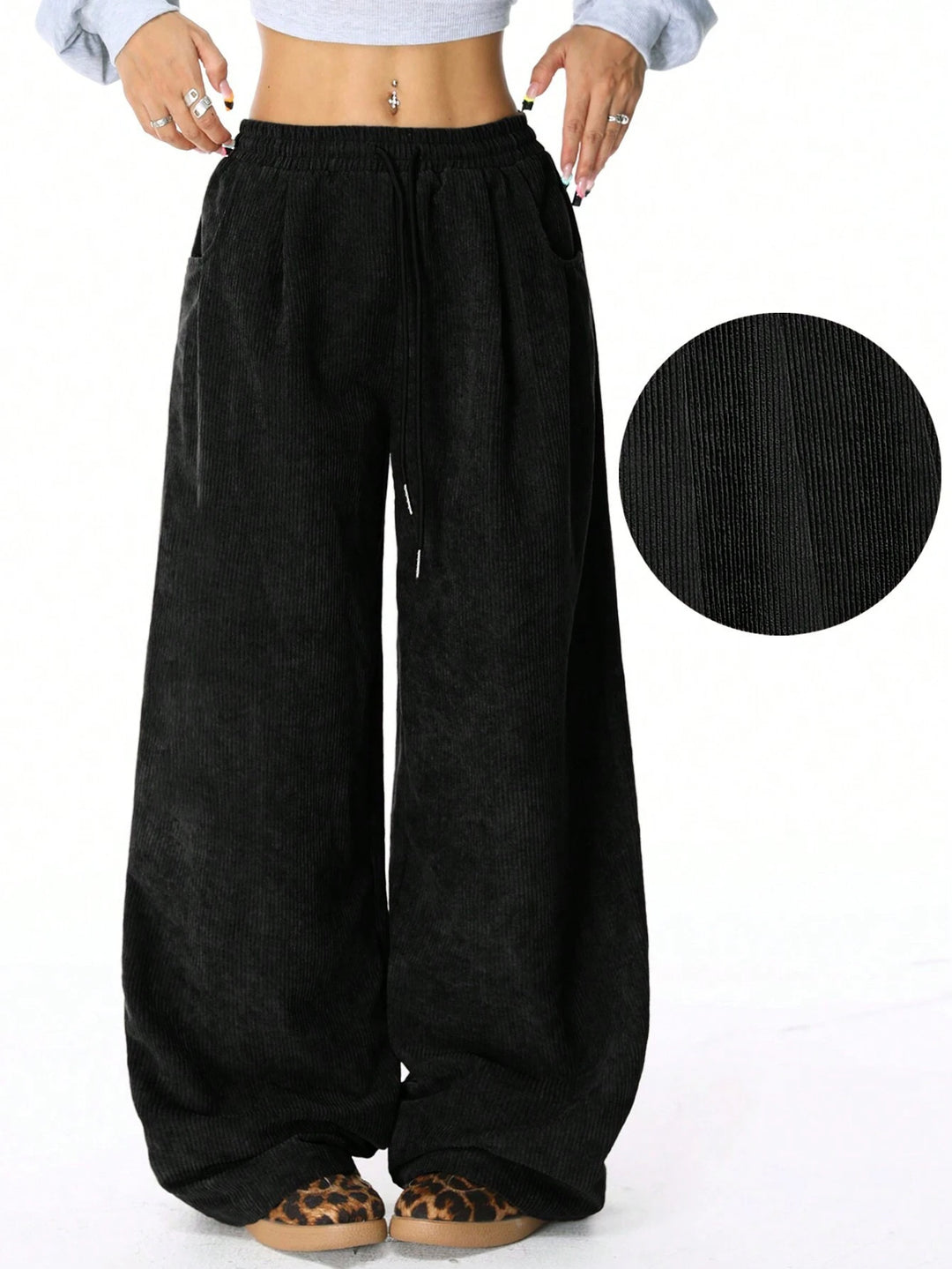 Loose leisure pants for women in ribbed material with elastic waistband and practical pockets Lune London
