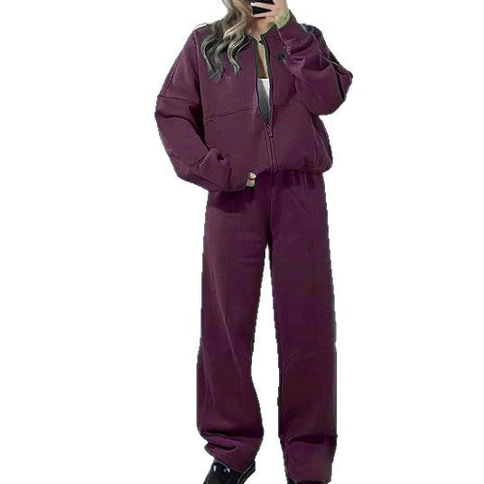 Women's sporty loungewear set with relaxed fit and comfortable materials Lune London