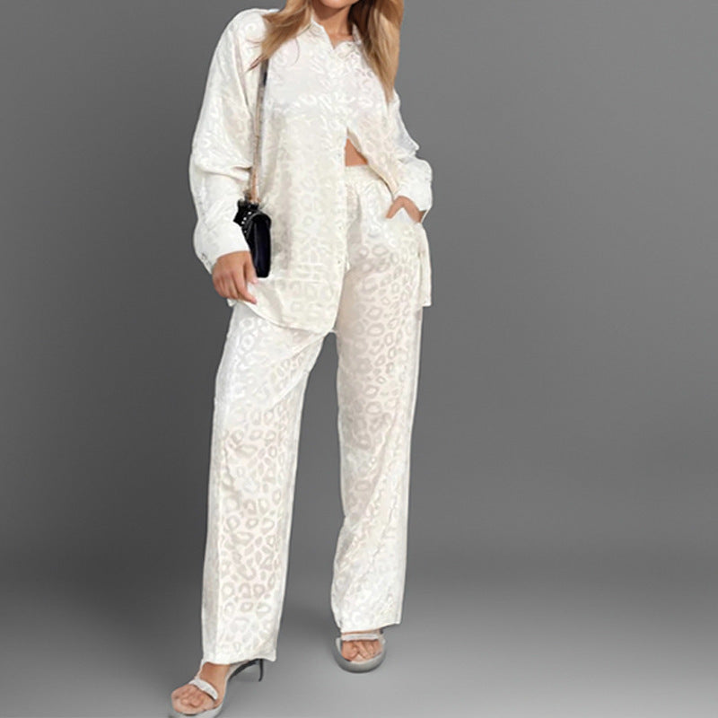 Pantalon élégant pour femmes avec fermeture à boutons sur le devant et jambes larges Chic & Stil