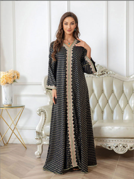 Robe maxi femme au style kaftan élégant avec des embellissements délicats Chic & Stil