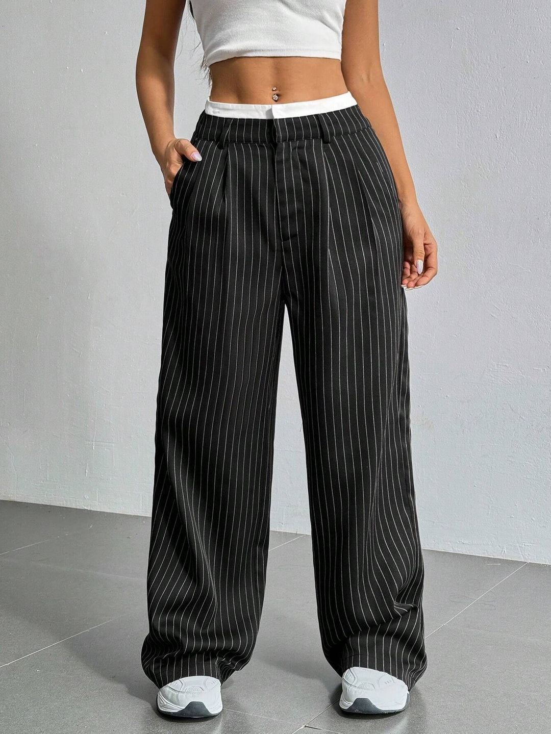 Pantalons cropped classiques pour femmes avec poches angulaires Chic & Stil