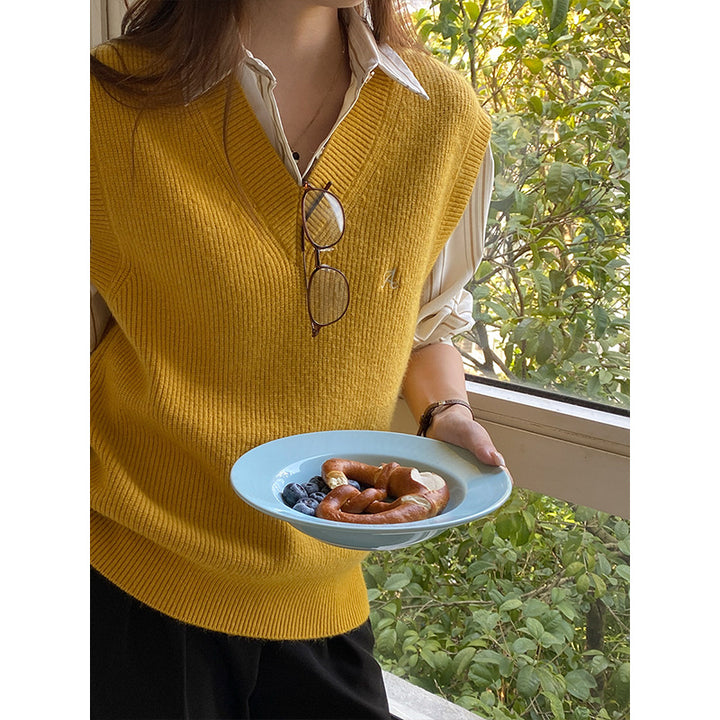 Women's knitted sweater with V-neck and fine ribbed structures Chic & Stil
