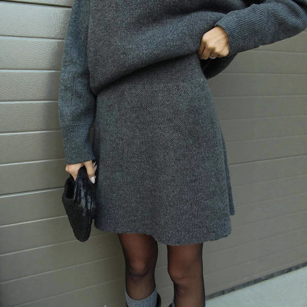 Comfortable knitted sweater for women with dropped shoulders and fashionable hem Lune London