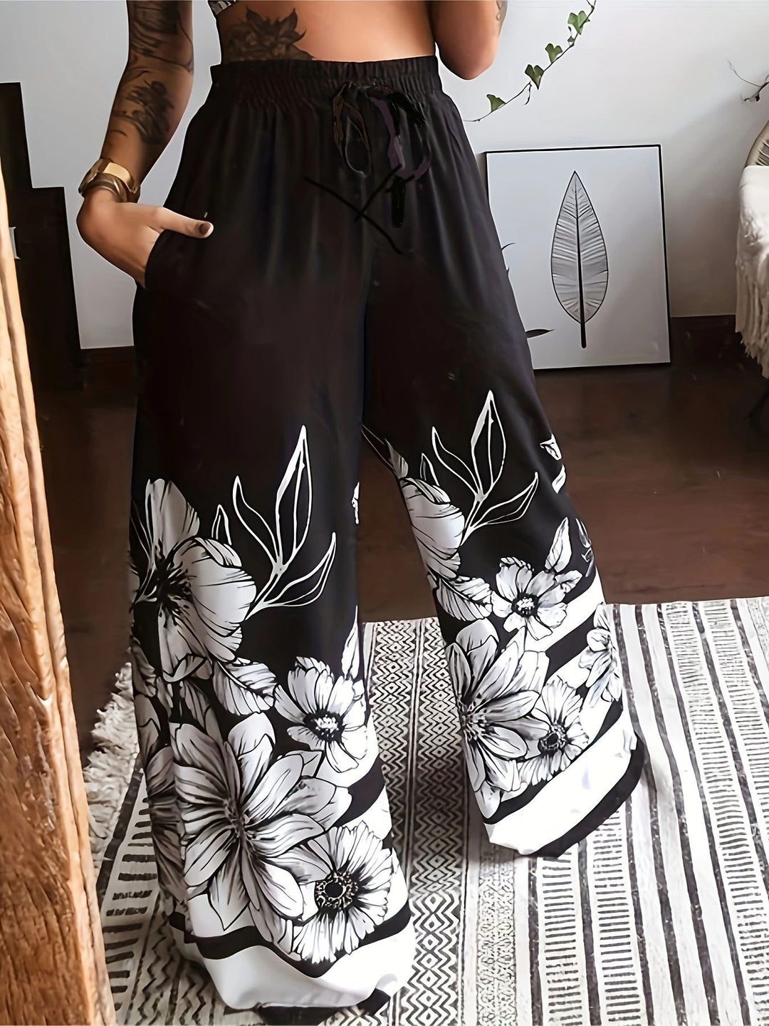 Pleated women's trousers with floral pattern and elastic waistband Lune London