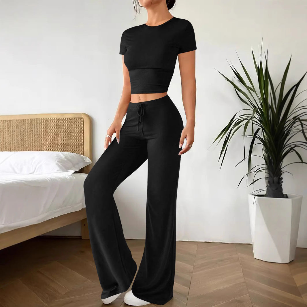 Comfortable loungewear set for women with cropped top and wide pants Lune London