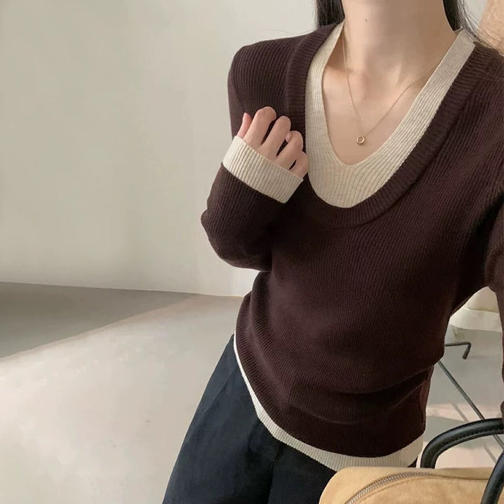 Pull fin à col en V pour femmes avec poignets contrastés Chic & Stil