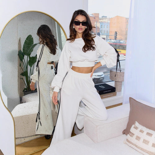 Sporty women's set with trendy lace details and a relaxed fit Lune London