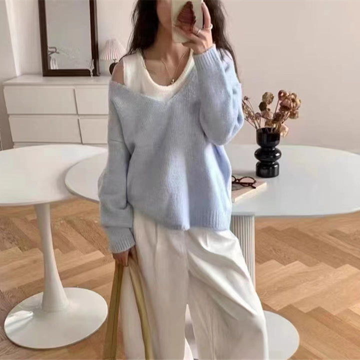 Pull décontracté féminin avec un décolleté en V moderne et des épaules dénudées Chic & Stil