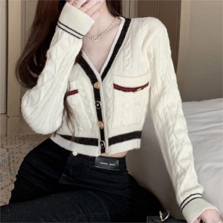 Knitted women's jacket with braided pattern and contrasting pockets Lune London