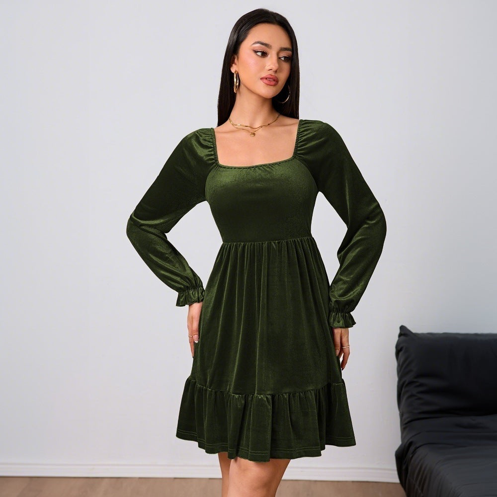 Robe minime en velours pour femmes avec volants et manches bouffantes de bon goût Chic & Stil