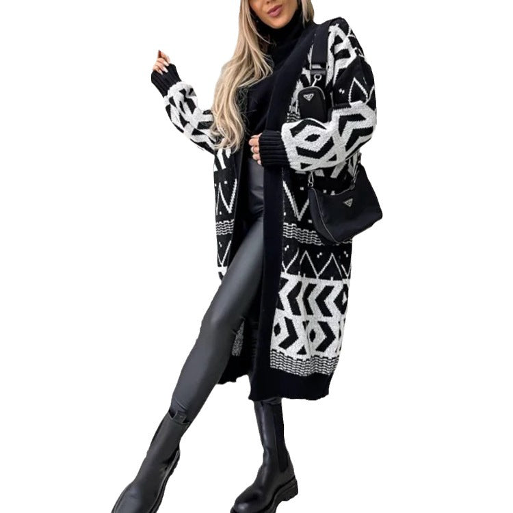 Cardigan en tricot épais pour femmes avec des motifs folkloriques et une coupe décontractée Chic & Stil
