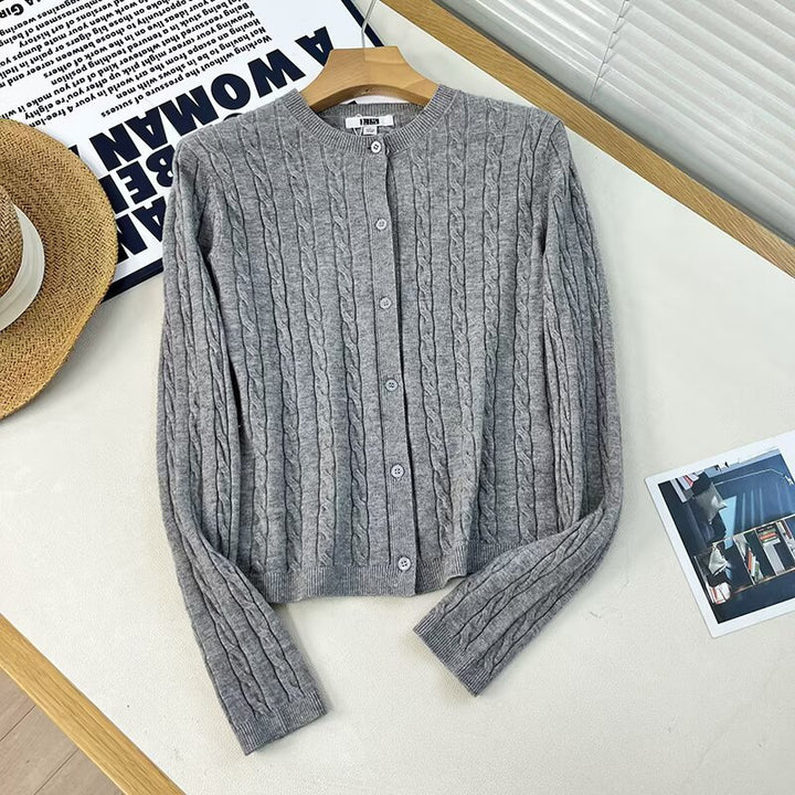 Cardigan femme avec motif en câble et patte de boutonnage Chic & Stil