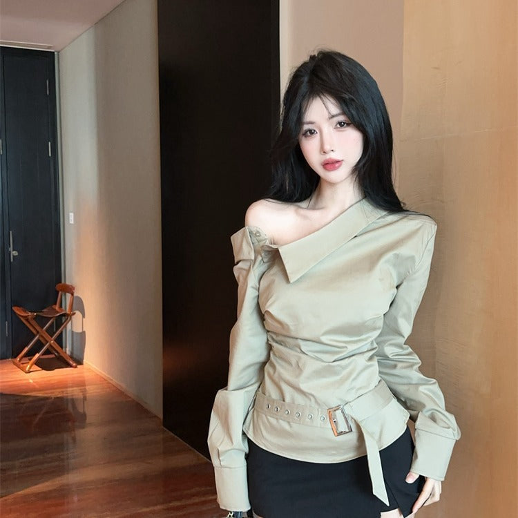Women's elegant off-shoulder top with decorative belt Chic & Stil