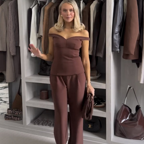 Wide pants for women with an elegant cut and fine pleats Lune London