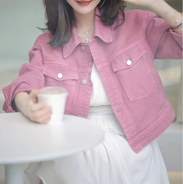 Veste en denim courte pour femmes avec détails modernes Chic & Stil