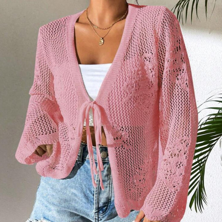 Cardigan pour femmes avec une structure en crochet aérienne et fermeture à lien Chic & Stil